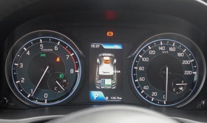 Vòng tua xe Ertiga bị dao động mạnh khi bật điều hòa do vấn đề gì?