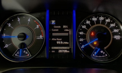 Vi sao kim báo nhiên liệu trên Toyota Fortuner bị sai thế các bác?