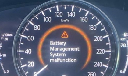 Cảnh báo này trên CX-5 là gì ạ?