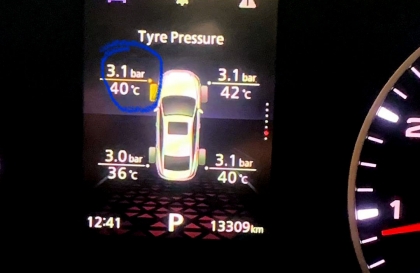 MG ZS hiện cảnh báo áp suất dù lốp không xịt