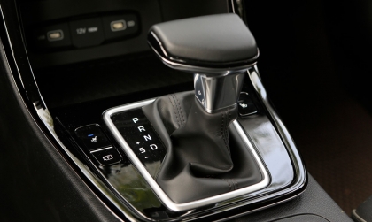 Hỏi cách cho Hyundai Creta tự động lên phanh tay khi về số P?