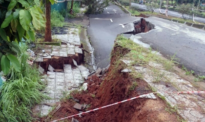 Đăk Nông: Quốc lộ 14 bị nứt, sạt dài cả km