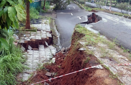 Đăk Nông: Quốc lộ 14 bị nứt, sạt dài cả km