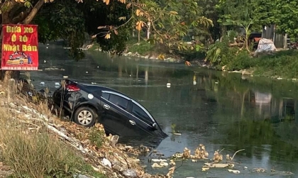 Ảnh TNGT: Lạ lẫm với cách rửa xe 