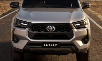 Toyota Hilux 2024 có phiên bản mild-hybrid, khởi điểm tương đương 860 triệu đồng