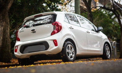 Xe Kia Morning bị giật khi chạy tiến thì xử lý sao đây?