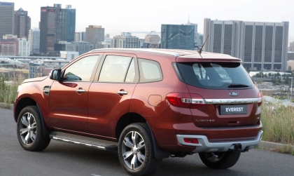 Xe Ford Everest có phải bị chập chờn tính năng giữ làn?