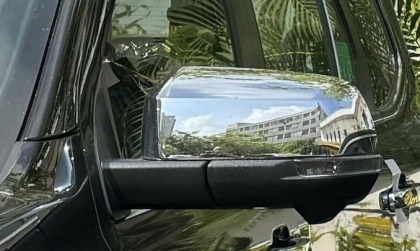 Sao xe Everest đi tốc độ cao thì có tiếng rít ở gương chiếu hậu?