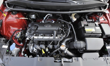 Accent có tiếng nổ máy lạ sau khi rửa khoang máy là sao?