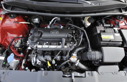 Accent có tiếng nổ máy lạ sau khi rửa khoang máy là sao?