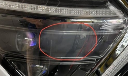 Làm sao để xử lý vệt mờ trên đèn trước Hyundai Tucson?