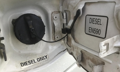 Đổ nhầm xăng vào xe máy dầu