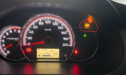 Xe Attrage bị nhấp nháy biểu tượng trên đồng hồ là vấn đề gì?