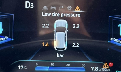 Lốp xe Tucson báo thế này có phải bị thủng?