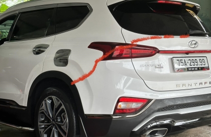 Xe Santa Fe bị lệch sơn thế này, cần tìm cách xử lý