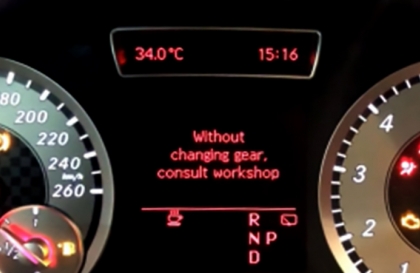 Mercedes-Benz A200 báo lỗi không chuyển số