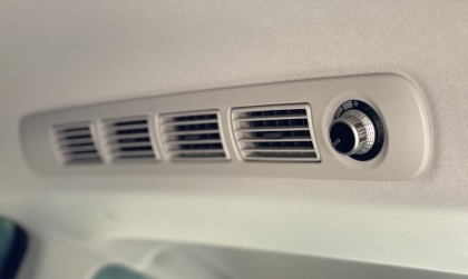 Xin cách xử lý điều hòa xe Xpander chỉ thổi gió nóng?