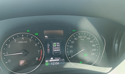 Đèn xe HR-V không tự động tắt dù trời sáng?