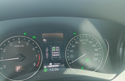 Đèn xe HR-V không tự động tắt dù trời sáng?