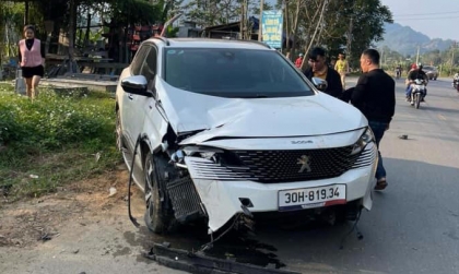 Ảnh TNGT: Peugeot 3008 30H 81934 vào cua hỏng đâm thẳng mố cầu