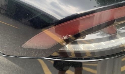 Đèn hậu Lux A bị vỡ vỏ, nên hàn hay mua cái mới?