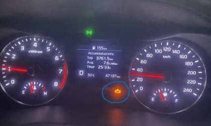 Lỗi hiện trên màn hình xe Kia Cerato này là sao ạ?