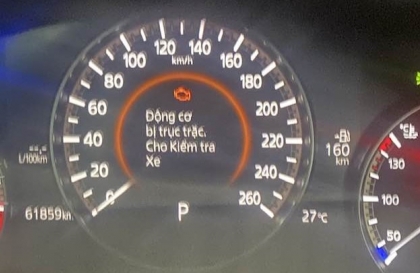 Xe Mazda3 hiện lỗi động cơ trục trặc trên đồng hồ là sao ạ?