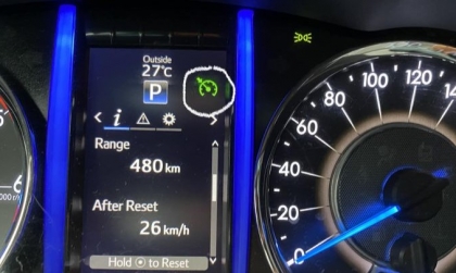 Fortuner hiện hình đồng hồ này là bị gì thế ạ?