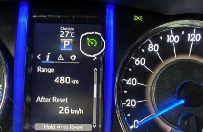 Fortuner hiện hình đồng hồ này là bị gì thế ạ?