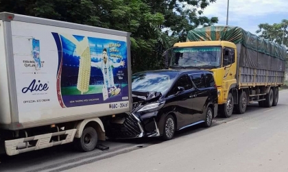 Clip TNGT: Xe sang Lexus LM BKS 30H 62251 đen đủi bị 