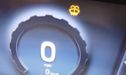 Đồng hồ Ford Ranger hiện lỗi này là bị gì nhỉ?