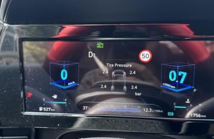 Hyundai Elantra tự nhiên hiện lỗi trên đồng hồ do đâu?