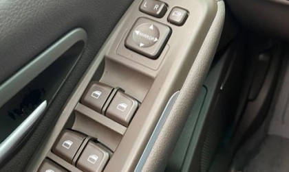 Có bác nào bị lỗi cửa điện với gương như xe Lux A của em không?