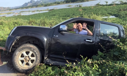 Ảnh TNGT: Tài xế gặp tai nạn 