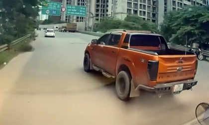 Clip VHGT: Ford Ranger BKS 36C 42285 nhập làn cao tốc như đường làng