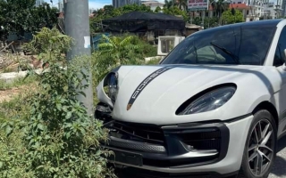 Porsche Macan S thử sức với cột điện – Cột điện không thua