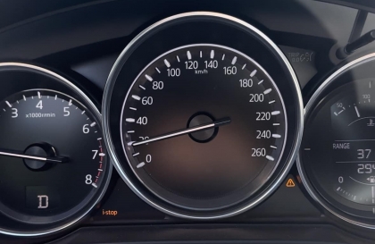 Xe CX-5 báo thế này thì sắp phải thay ắc quy chưa?
