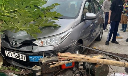 Clip TNGT: Toàn cảnh vụ xe tập lái Toyota Vios 15A 55801 đâm thẳng người dân ven đường