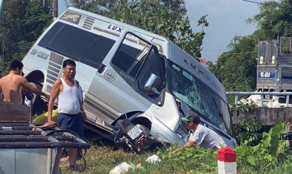 Ảnh TNGT: Ford Transit 