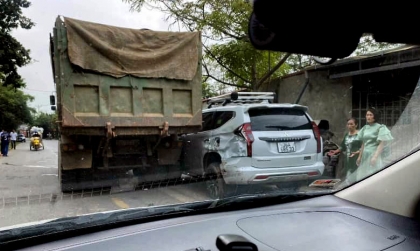 Ảnh TNGT: Mitsubishi Pajero Sport đen đủi khi bị 