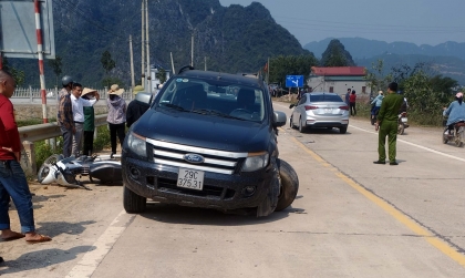 Ảnh TNGT: Ford Ranger 29C 37531 gãy càng A vì đối đầu với Hyundai Accent