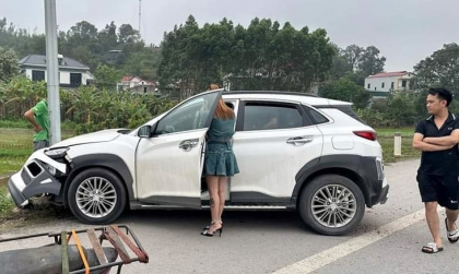 Ảnh TNGT: Hyundai Kona 98A 26162 mất lái đâm thẳng cột điện