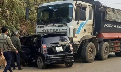 Ảnh TNGT: KIA Morning đối đầu trực diện với xe tải