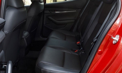 Xin cách xử lý nội thất Mazda3 sau khi bị nôn