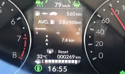 Làm sao để tắt tính năng tự động bật đèn của Honda City ạ?
