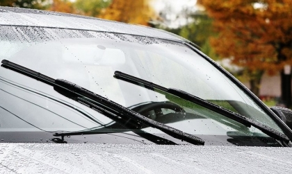 Giúp em vấn đề gạt nước VF 8 kêu to với!