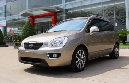 Xe Kia Caren S chết máy khi đỗ và chạy điều hòa do đâu?