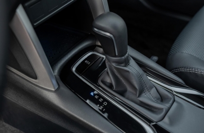 Xe Corolla Cross bị tiếng cắc khi chuyển số từ R sang P là vấn đề gì?