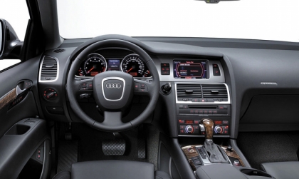 Audi Q7 2007 báo thiếu nhớt thì xử lý sao?