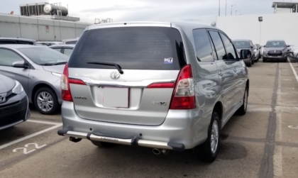Vấn đề thấm nước từ trần cửa cốp của xe Toyota Innova